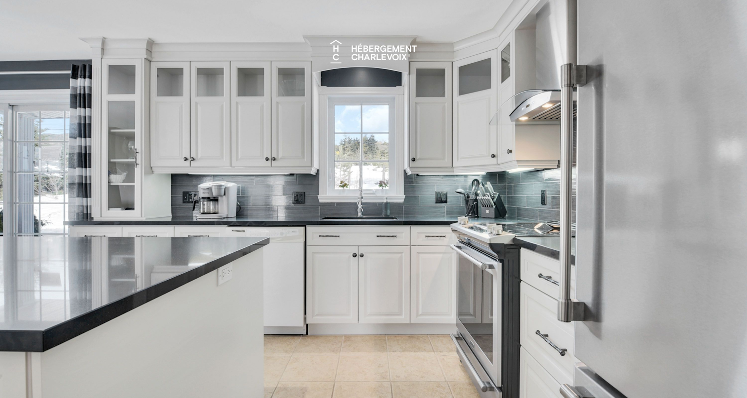 MAR-17 - Roof terrace with river view.